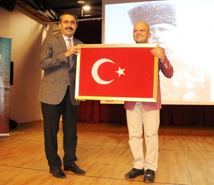 Sanat tarihçisi Uğurluel, üniversiteli gençlerle buluştu