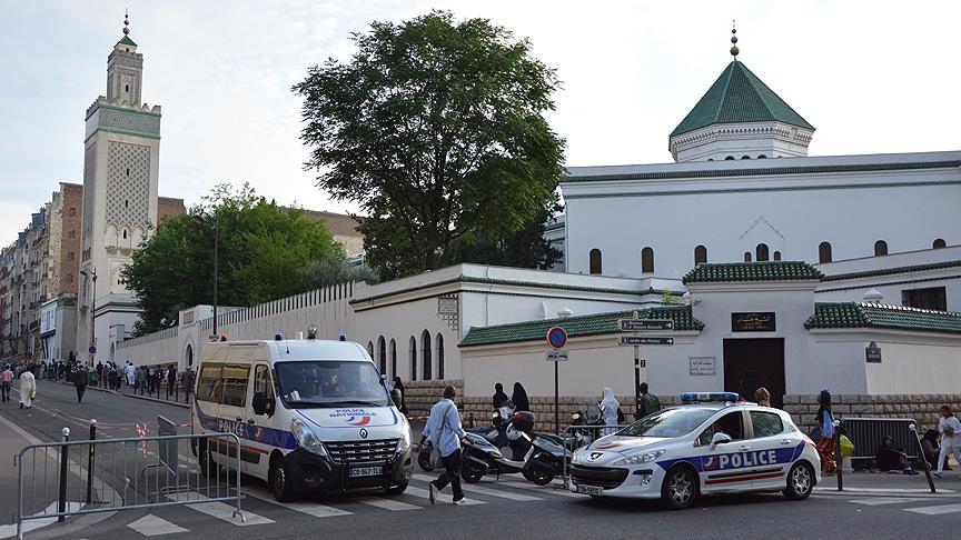 Fransa'da daha fazla cami ve mescidin kapatılabileceği açıklandı