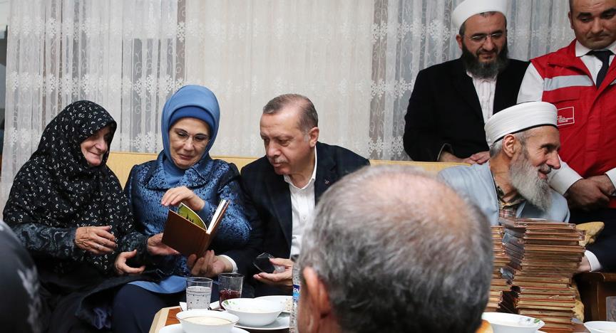 Erdoğan'dan şehit kaymakamın ailesine taziye ziyareti