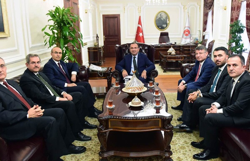 Vali Demirtaş, Adana Milletvekilleri ile Birlikte Adalet Bakanı Bekir Bozdağ’ı Ankara’da Ziyaret Etti