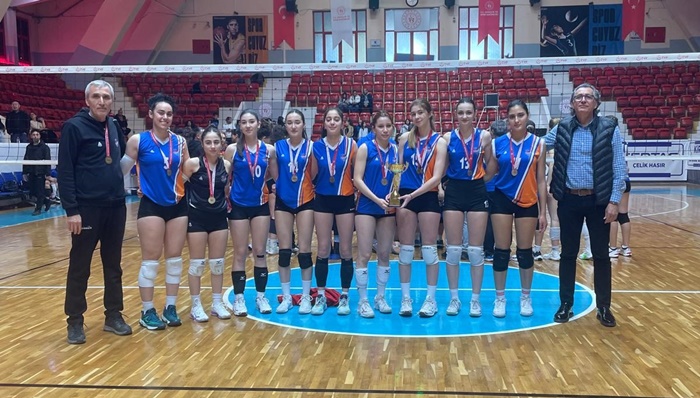 Genç Kadınlar Voleybol Takımı Adana şampiyonu oldu