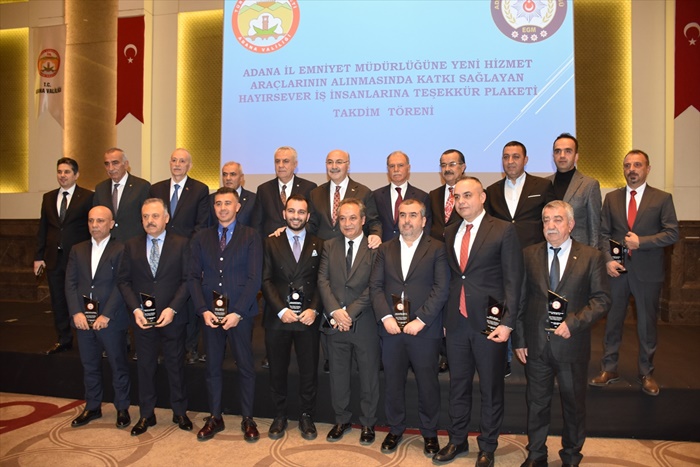 Adana Emniyet Müdürlüğüne destek veren iş insanlarına plaket takdim edildi