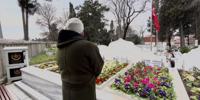 Eski başbakanlardan Necmettin Erbakan kabri başında anılıyor