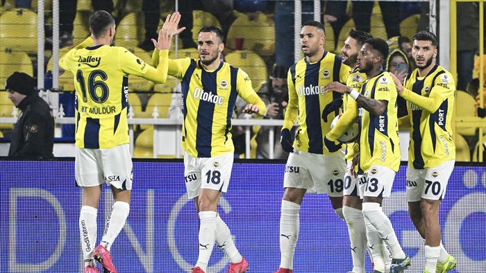 Fenerbahçe, konuk ettiği Antalyaspor'u 3-0 yendi.