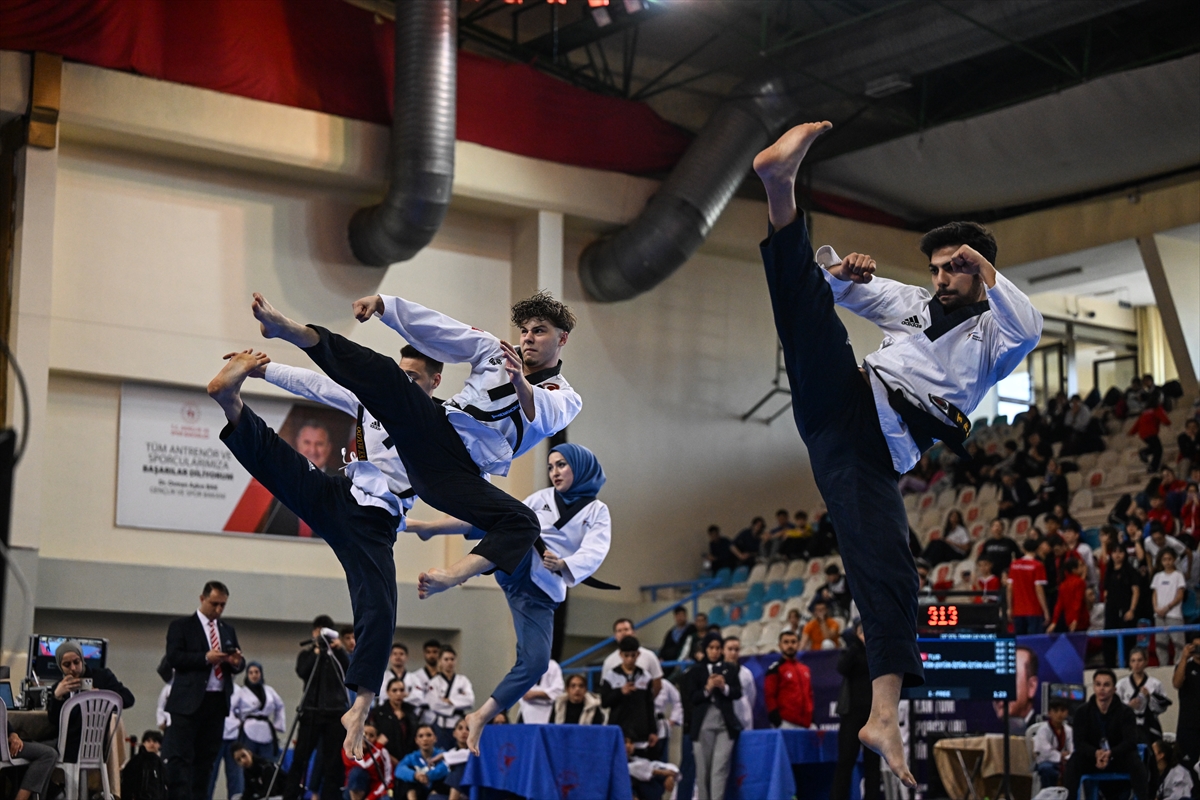 Türkiye Tekvando Poomsae Şampiyonası Adana'da devam ediyor