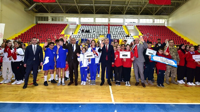 Okul sporları küçükler voleybol yarı final müsabakaları Osmaniye'de başladı