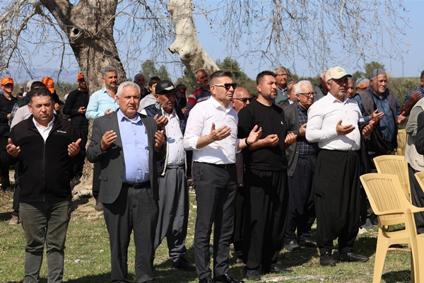 Karaisalı’da Kuraklık Endişesi: Kuyucu Mahallesi’nde Yağmur Duası Yapıldı