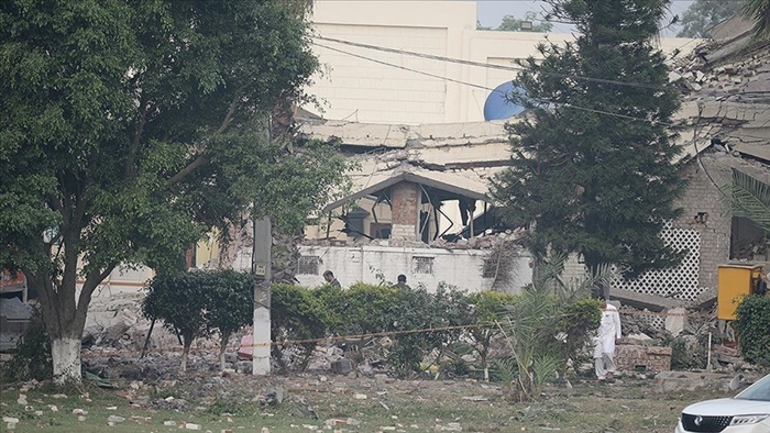 Hindistan ordusu Pakistan'ı hedef aldı