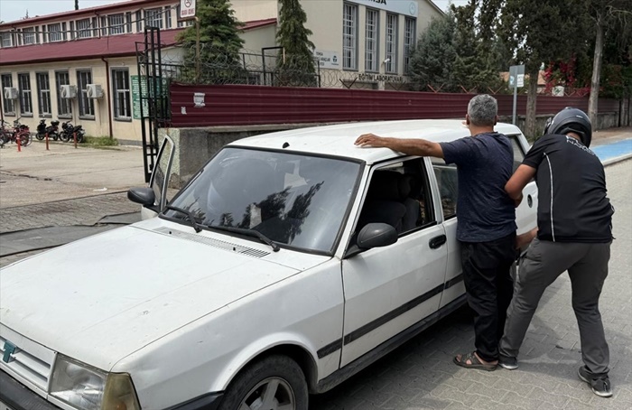 Adana'da narkotik ekiplerinin okul çevresindeki denetimlerinde 43 zanlı gözaltına alındı