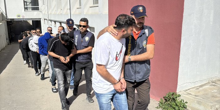 Adana merkezli dolandırıcılık operasyonunda yakalanan 55 zanlı tutuklandı