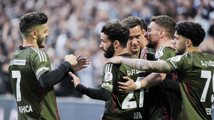 Beşiktaş, konuk ettiği Adana Demirspor'u 4-1 yendi.
