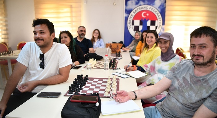 Adana'da satranç yardımcı antrenörlük kursu başladı
