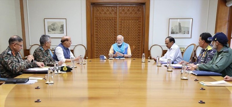 Hindistan Başbakanı Modi, Pakistan'a yönelik operasyonların "askıya alındığını" söyledi