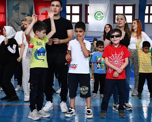 Adana'da görme engelli öğrenciler için spor oryantasyon etkinliği düzenlendi