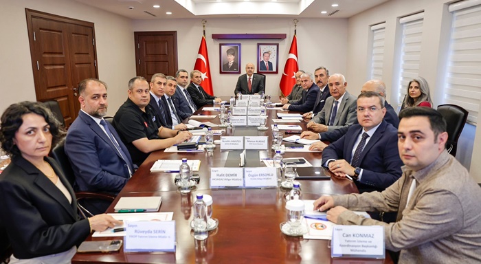 Adana'da hasarlı binalarla ilgili değerlendirme toplantısı yapıldı
