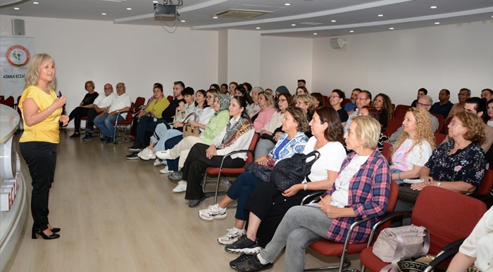 Adana’da eczacılara stres konulu eğitim verildi