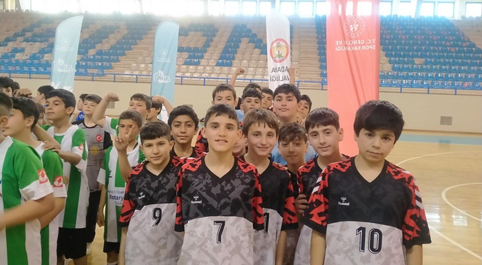 Adana İnkılap İmam Hatip Ortaokulu Hentbol Takımı Türkiye 9.’su oldu
