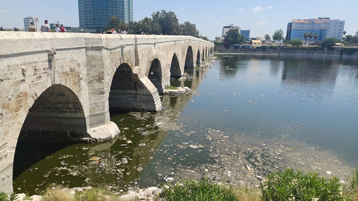 Seyhan Nehri'nde kirlilik: İzmir Körfezinden bile daha kötü durumda