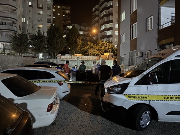 Adana'da kız arkadaşını bıçakla öldüren kişi intihar etti