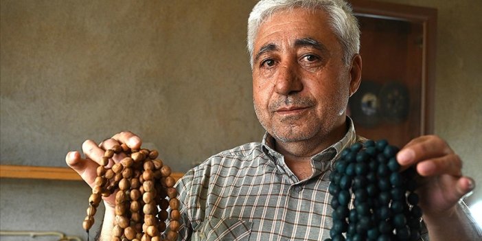 Andız kozalaklarının çekirdekleri Mustafa ustanın elinde tescilli tespihe dönüşüyor