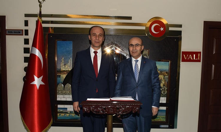 Adıyaman Valisi Abdullah Erin, Vali Mahmut Demirtaş’a Makamında Nezaket Ziyaretinde Bulundu