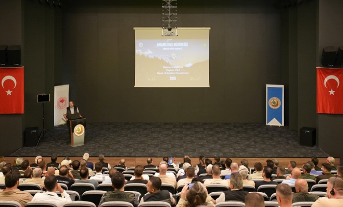 Adana'da orman yangınlarında görev alan pilotlar ve mürettebata eğitim verildi