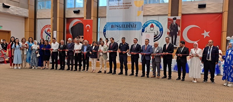 Adana'da "Hayat Boyu Öğrenme Şenliği" düzenledi