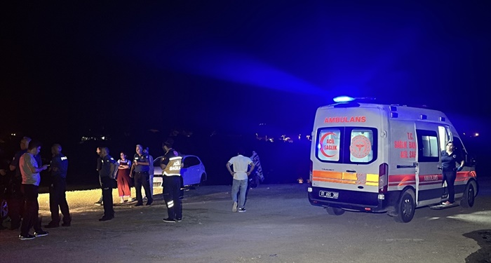 Adana'da tekne gezintisi sırasında Seyhan Baraj Gölü'ne düşen kişi kayboldu