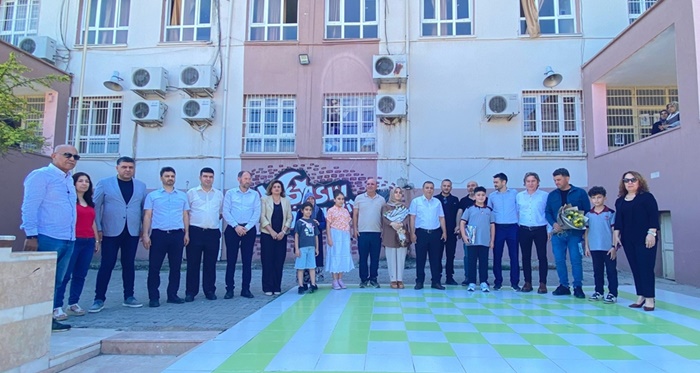 Kozan'da bursluluk sınavında tam puan alan 2 öğrenci ödüllendirildi