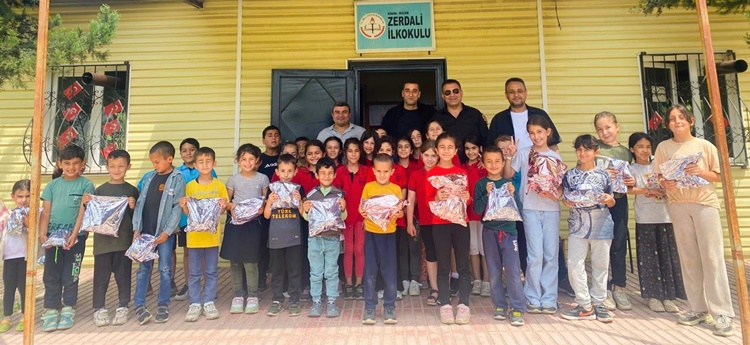 'Oyuncak Kumbarası' çocukların yüzünü güldürdü