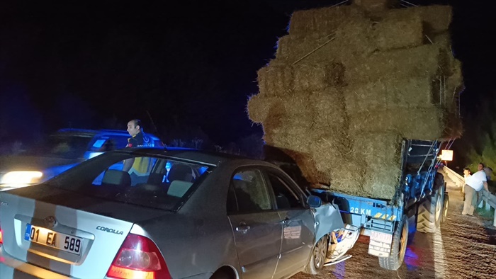 Adana'da traktöre çarpan otomobilin sürücüsü yaralandı
