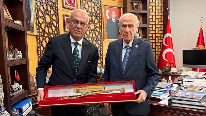 MHP Lideri Devlet Bahçeli’ye Adana’dan anlamlı hediye!