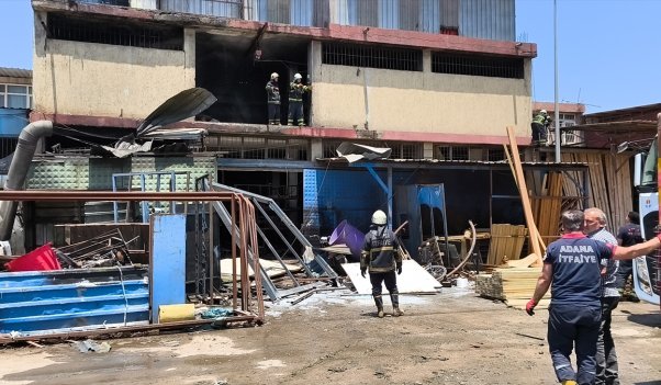 Adana'da iş yerinde patlama sonrası yangın çıktı