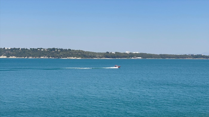 Adana'da yangın söndürme uçağı düştü, 2 pilot yaralandı