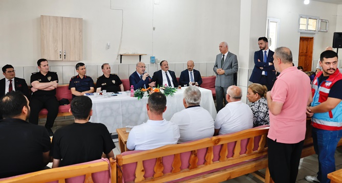 Vali Köşger Seyhanlı Vatandaşlarla Bir Arada