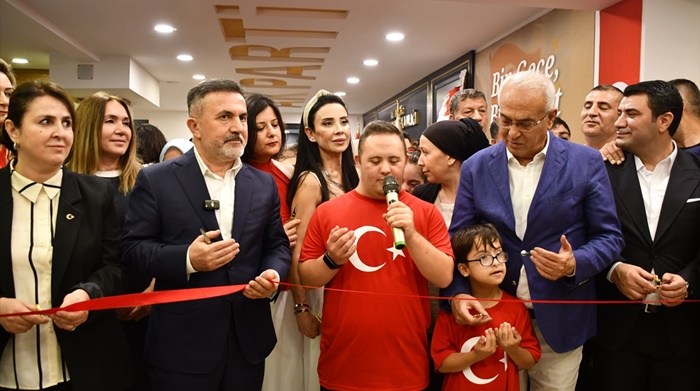 Adana'da özel gereksinimli çocukların yaptığı resimler sergilendi