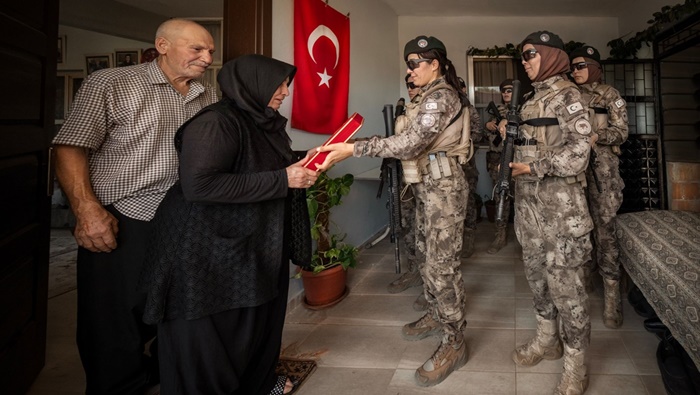 Kadın özel harekat polislerinden 15 Temmuz şehidi Sevda Güngör'ün ailesine ziyaret