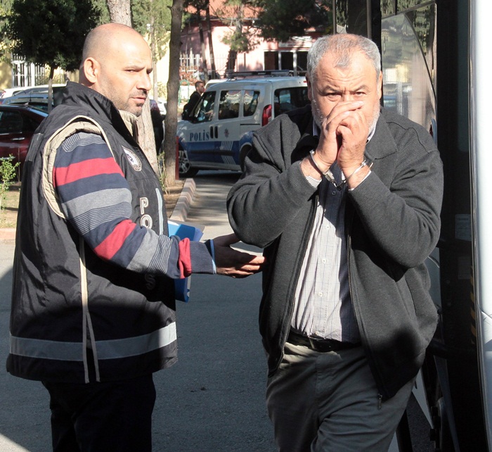 Adana'da FETÖ operasyonunda gözaltına alınan 19 kişi adliyeye sevk edildi