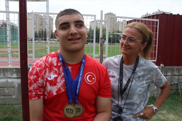 İlk uluslararası şampiyonasında 2 madalya alan paralimpik sporcu olimpiyat hayali kuruyor
