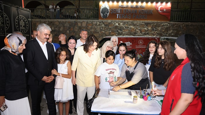 "Gezen Sinema Tırı" Adana'da sinemaseverlerle buluştu