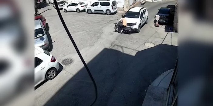 Adana'da motosikletin ciple çarpıştığı kaza kamerada