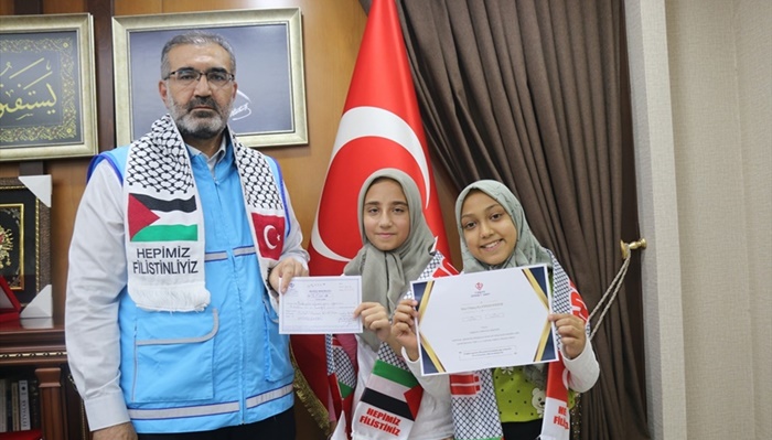 Adana'da Kur'an kursu öğrencileri biriktirdikleri parayı Filistin'e bağışladı