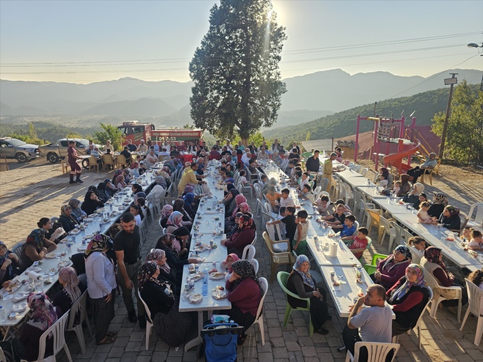 Adana'da orman yangınlarının sona ermesi için dua edildi