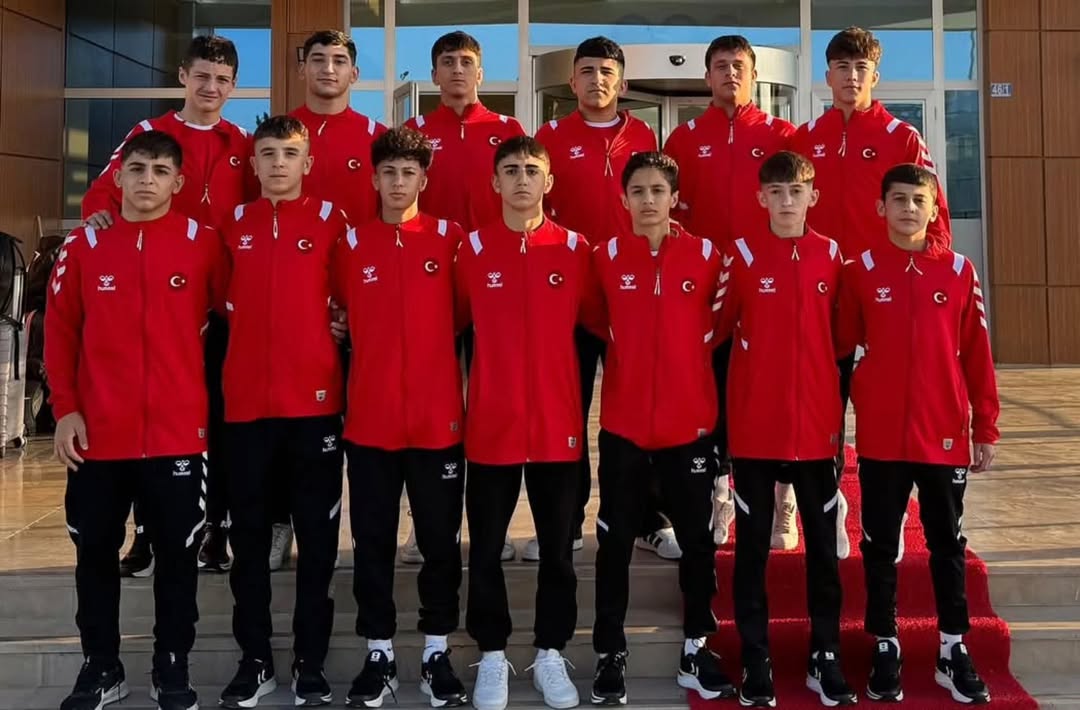 Adana Kıvanç Anadolu İmam Hatip Lisesi Öğrencilerinden Türkiye Şampiyonluklarıyla Gurur Dolu Başarılar