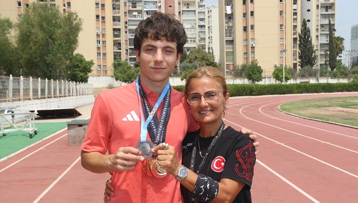 Antrenör annesinin yönlendirmesiyle atletizme başlayan genç, hayalini kurduğu milli formayı giydi
