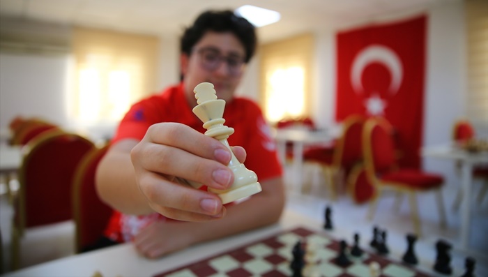 Milli satranççı Serdar'ın hedefi "uluslararası usta" ünvanına İtalya'da ulaşmak