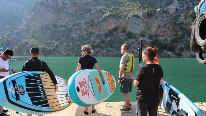 Adana’da paddle board heyecanı: Sporcuların keşfettiği vadinin yeni cazibe merkezi olması hedefleniyor