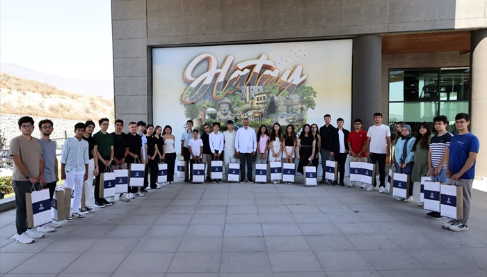 Hatay'da YKS ve LGS sınavında dereceye giren öğrenciler ödüllendirildi