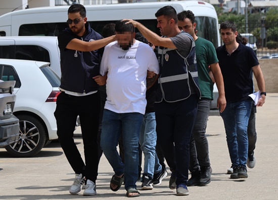 3 günde 2 defa iş yerini kuşunlamışlardı: Terlikli şebeke polis operasyonuyla yakalandı