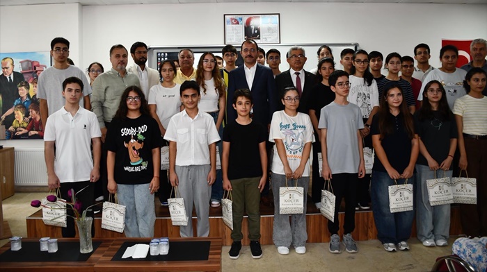 Kadirli'de YKS ve LGS'de dereceye giren öğrenciler ödüllendirildi